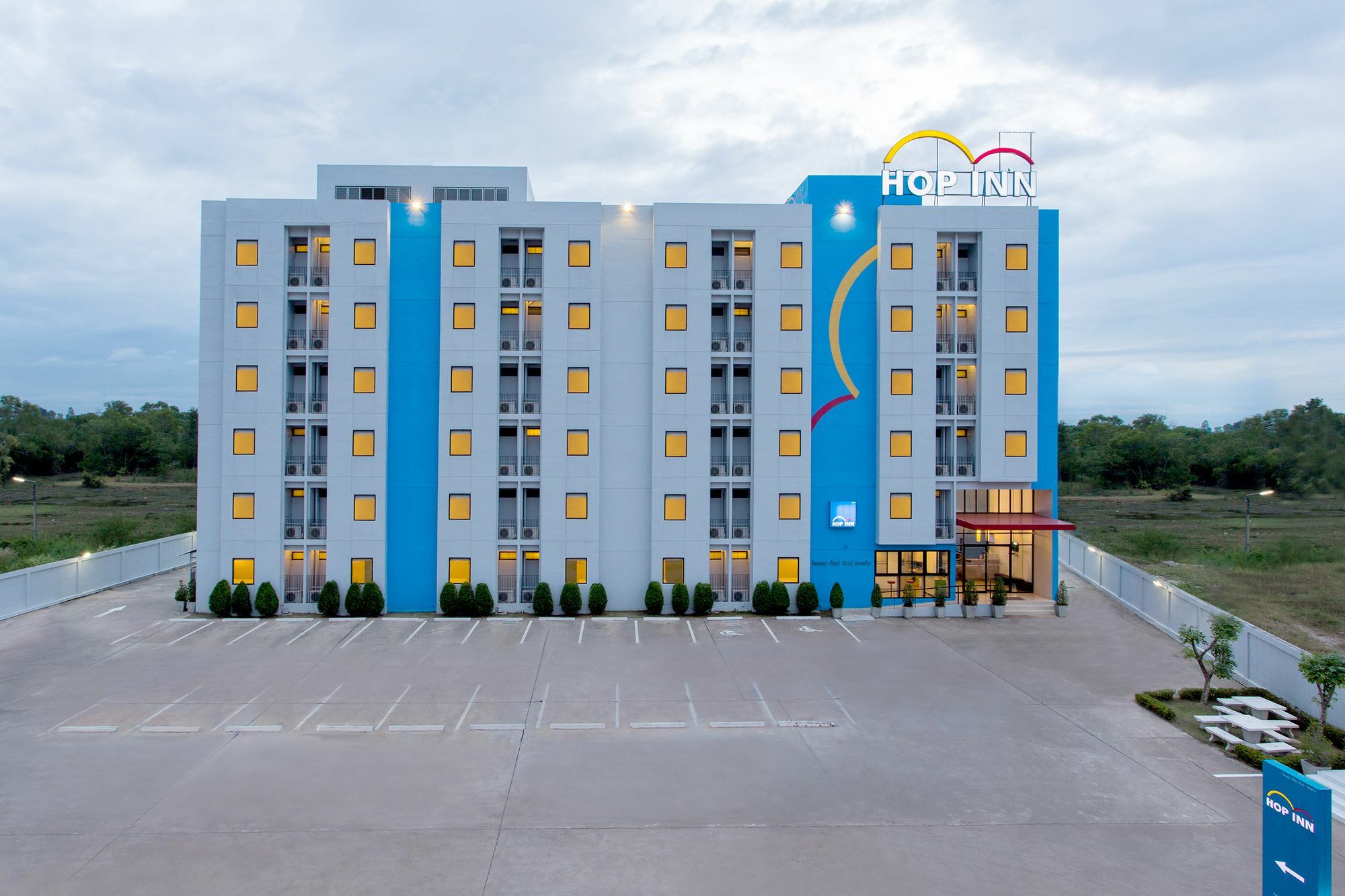 Hop Inn Csiangraj Kültér fotó